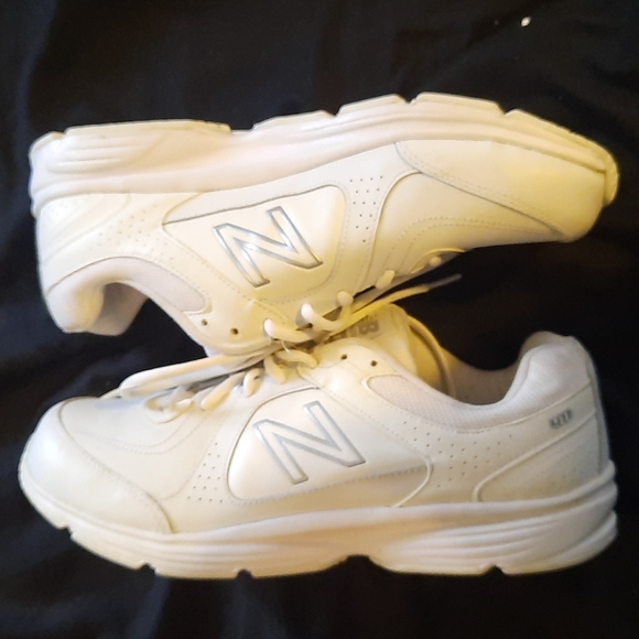 New Balance 411 walking - Picture 3 of 5